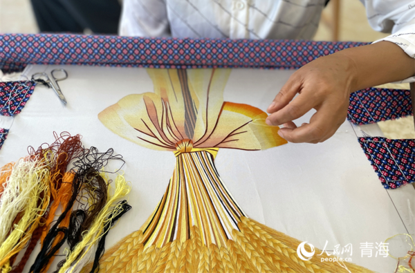 Inherited Ethnic Embroidery Culture Becomes New Money-Maker for Residents in NW China's Qinghai