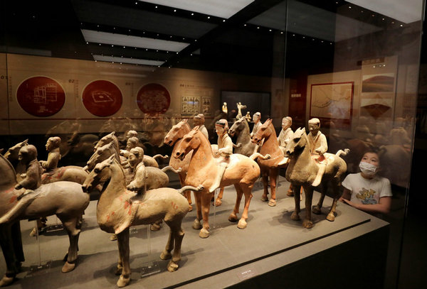 Shaanxi Cultural Relics Tell History in Shanghai