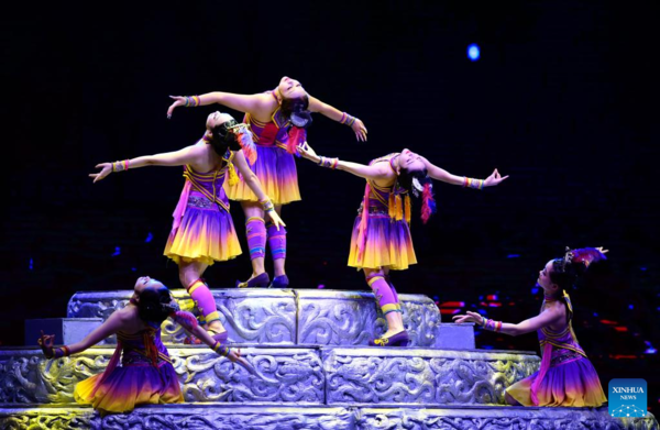 Performance of Show 'Colorful Guizhou Style' Resumes in SW China