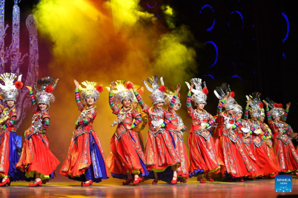 Performance of Show 'Colorful Guizhou Style' Resumes in SW China