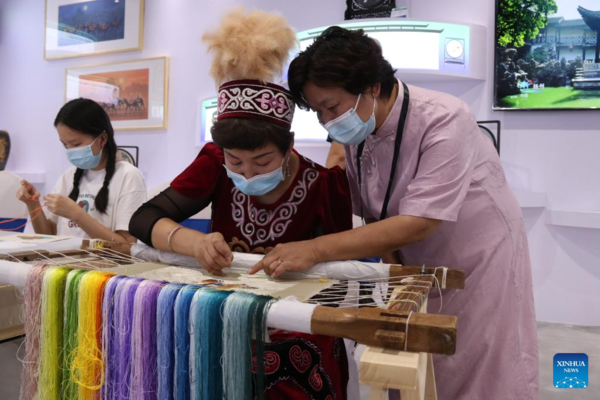 Wondrous Xinjiang: Chinese Folk Embroiderers Learn from, Inspire Each Other