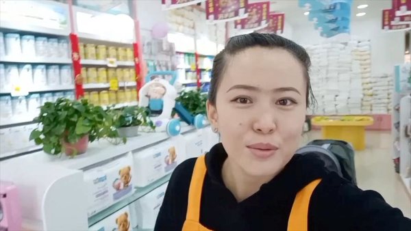 GLOBALink | Xinjiang, My Home: A Hardworking Clerk's Simple Wish