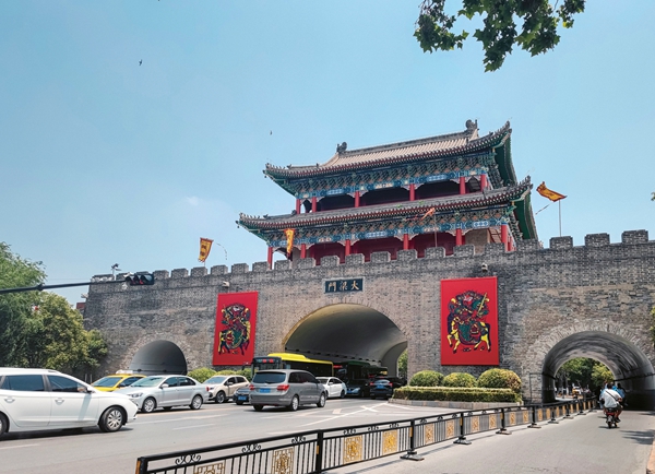 Kaifeng: Ancient Capital of Eight Dynasties