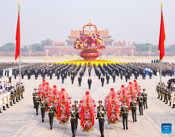 Xi Pays Tribute to National Heroes on Martyrs' Day