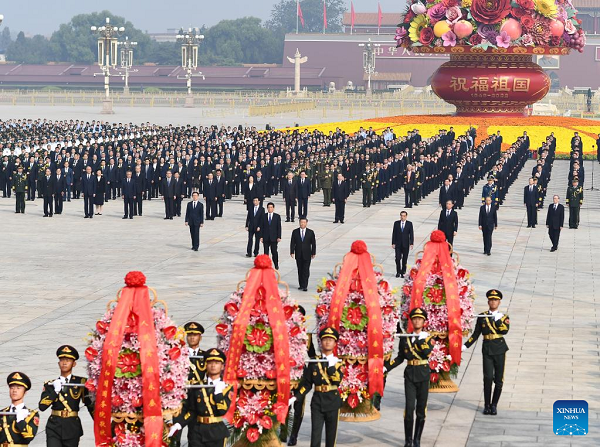 Xi Pays Tribute to National Heroes on Martyrs' Day