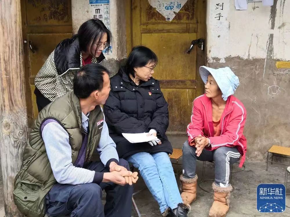 Zhang Guimei Helps Impoverished Girls Improve Education, Change Their Fates