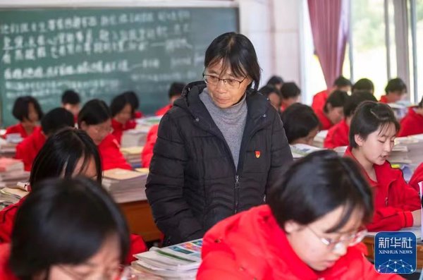 Zhang Guimei: Helping Impoverished Girls Improve Education, Changing Their Fates