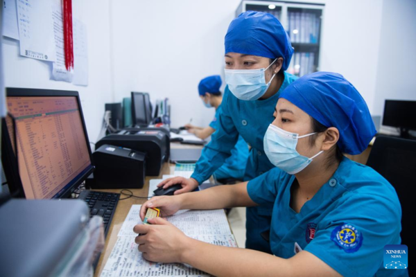 Woman Delegate | Xu Furong: Guarding Lives of Those on Brink of Death