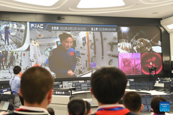 Chinese Astronauts Give Lecture from Space Station