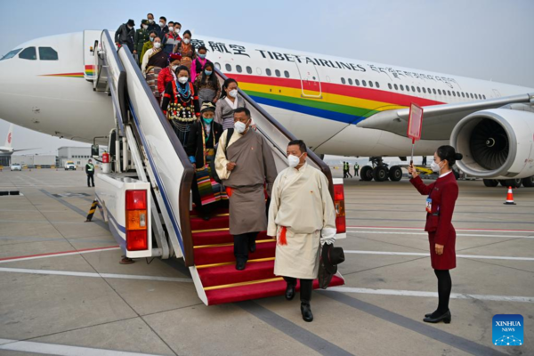 (CPC Congress) Delegates to CPC National Congress Arriving in Beijing