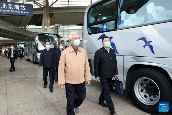 Delegates to CPC National Congress Arrive in Beijing