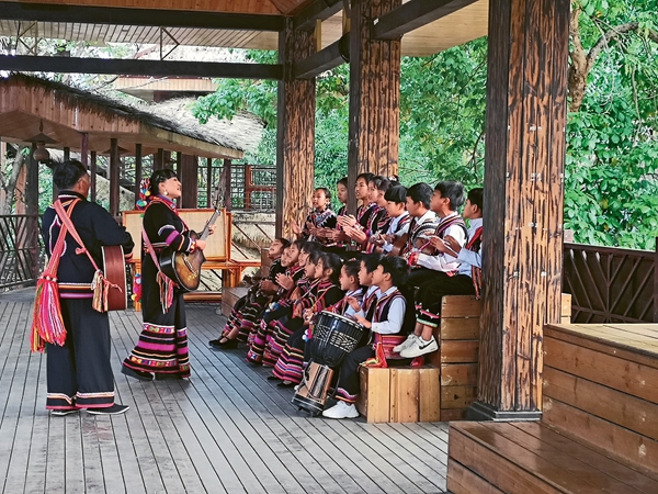 Women Promotes Lahu Culture, Helps Villagers Achieve Prosperity by Singing, Dancing