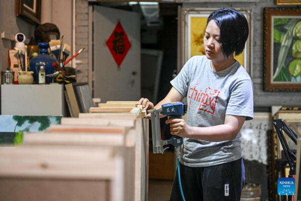 Oil Painting Industry Thrives in Tunchang County, S China's Hainan