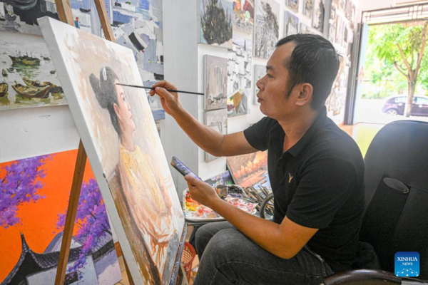 Oil Painting Industry Thrives in Tunchang County, S China's Hainan