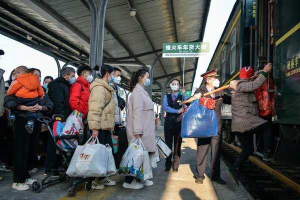 InPics: New Year Fair Adds Happiness on Guizhou's 'Slow Trains'