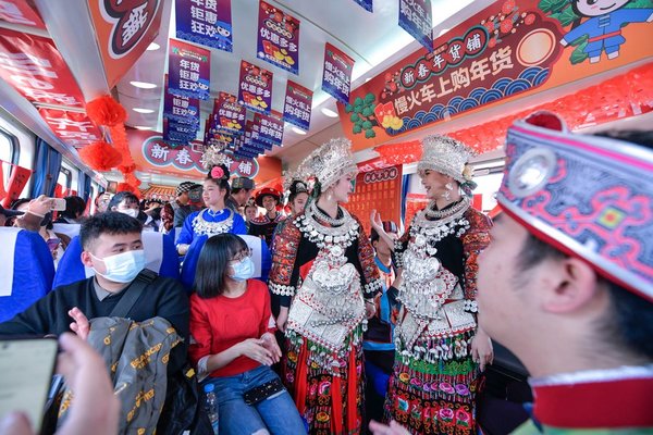 InPics: New Year Fair Adds Happiness on Guizhou's 'Slow Trains'