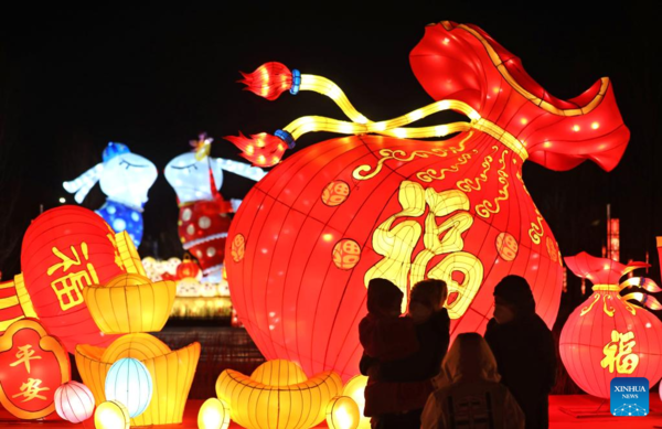 Tourists Enjoy Spring Festival Atmosphere in Shenyang, NE China