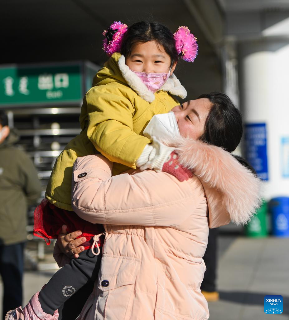 People on Their Way for Family Reunions During Spring Festival Travel Rush