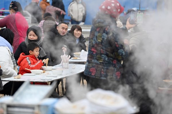 Feature: China's rural poor find new horizons in infrastructure development