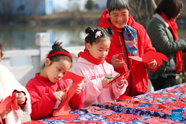 People Enjoy Spring Festival Atmosphere Across China