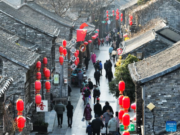 People Enjoy Spring Festival Atmosphere Across China