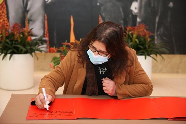 Women Diplomats from Cuban Embassy Visit Exhibition Highlighting Chinese Women and Children's Development in the New Era