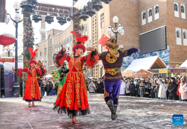 Chinese Scenic Spots Welcome Tourists with Festive Activities During Spring Festival Holiday