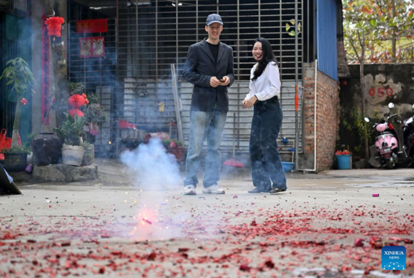 Across China: German Man's First Spring Festival in a China Village