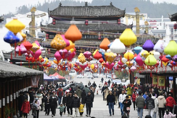 Xinhua Headlines: China's Cultural, Tourist Market Rebounds During Spring Festival Holiday