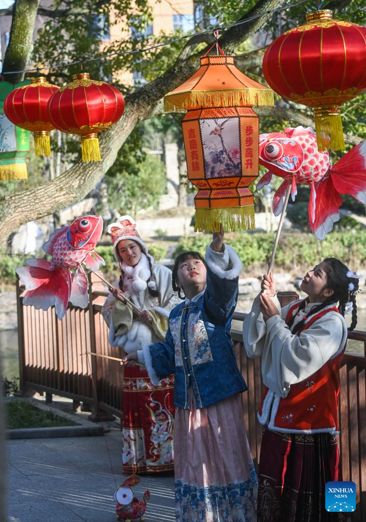 Aoshan Lantern Festival Kicks off in E China's Zhejiang