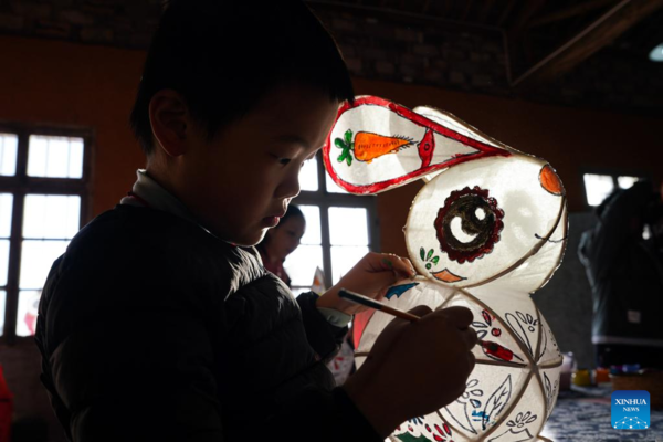 Tourists Take Part in Lantern Parade to Celebrate Chinese New Year in E China's Anhui