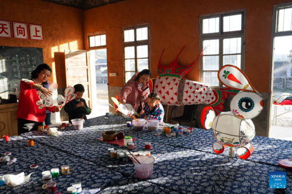 Tourists Take Part in Lantern Parade to Celebrate Chinese New Year in E China's Anhui