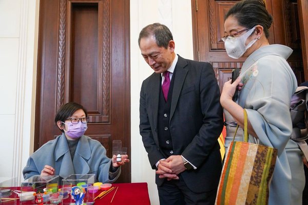 Diplomats Celebrate Lantern Festival in Shanghai