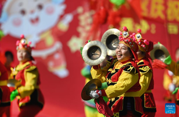 China's kite festival draws enthusiasts from home and abroad