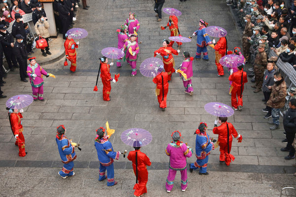 Temple Fair Held to Honor Folk Tradition