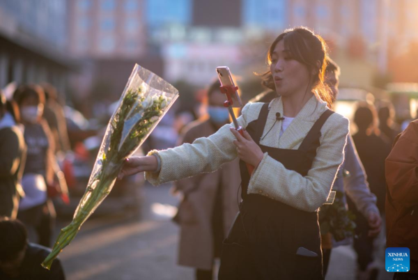 Pic Story of Flower-Selling Live Streamer in China's Yunnan