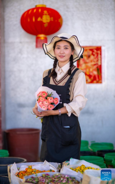 Pic Story of Flower-Selling Live Streamer in China's Yunnan