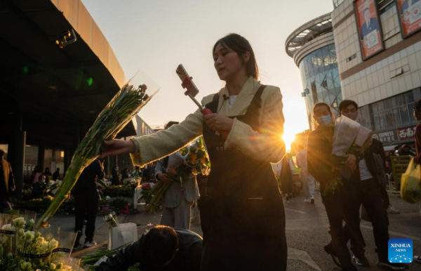 Pic Story of Flower-Selling Live Streamer in China's Yunnan