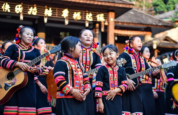 Xinhua Headlines: Interplay Between Traditional and Modern Enriches Lives of China's Ethnic Minorities