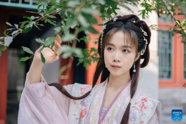 China Focus: Hanfu-Led 'China-Chic' Trend Builds on Cultural Confidence