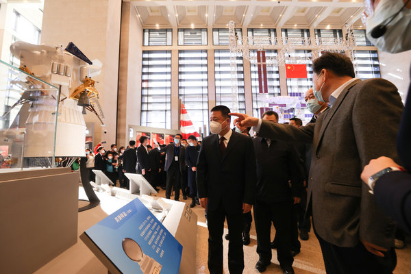 Beijing Space Exhibition Takes Visitors out of This World