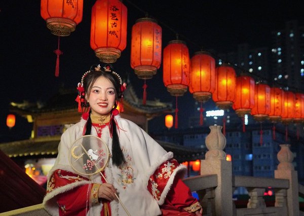 GLOBALink | Traditional Chinese Culture Stimulates Cultural Tourism in Luoyang