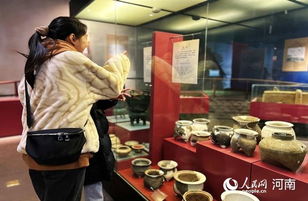 Museum of Yin Ruins in C China's Henan Attracts Crowds