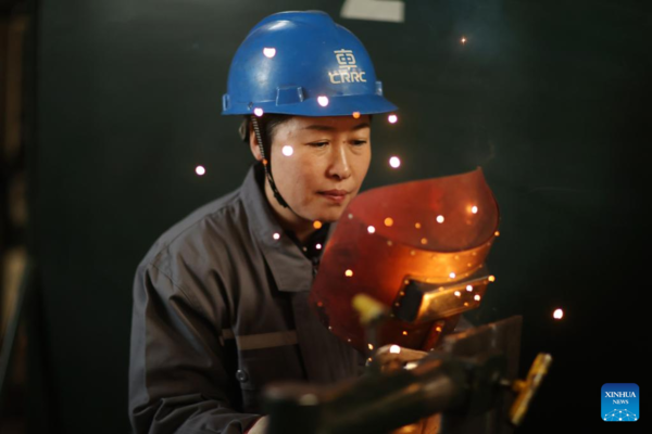 Women Workers in NE China Play Active Role in Various Workplaces