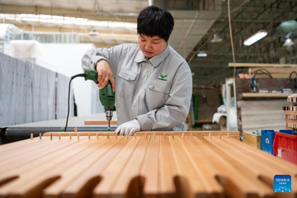 Women Workers in NE China Play Active Role in Various Workplaces