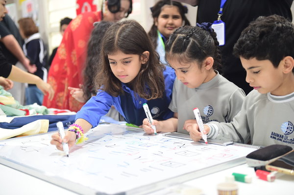 Kuwaiti Students Experience Chinese Culture