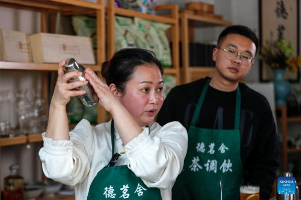 Innovative Tea-Making Skills, Ways of Drinking Tea Grow Popular in East China's Anhui