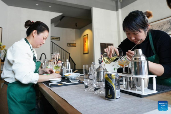 Innovative Tea-Making Skills, Ways of Drinking Tea Grow Popular in East China's Anhui