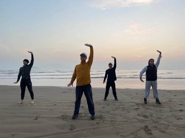 Fitness Qigong Gains Popularity with Younger Generation