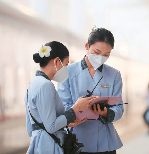 Young Conductor Dedicated to Improving Services on China-Laos Railway